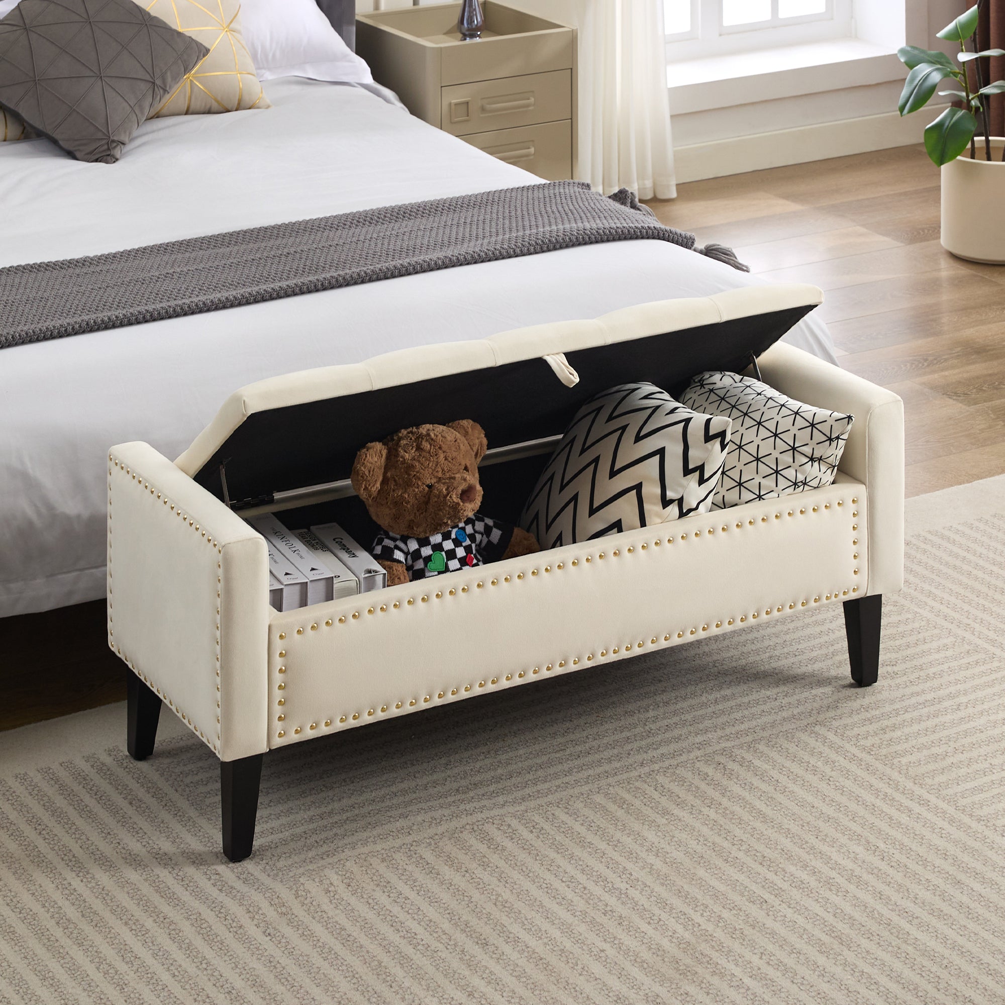 47" Velvet Storage Bench，Beige